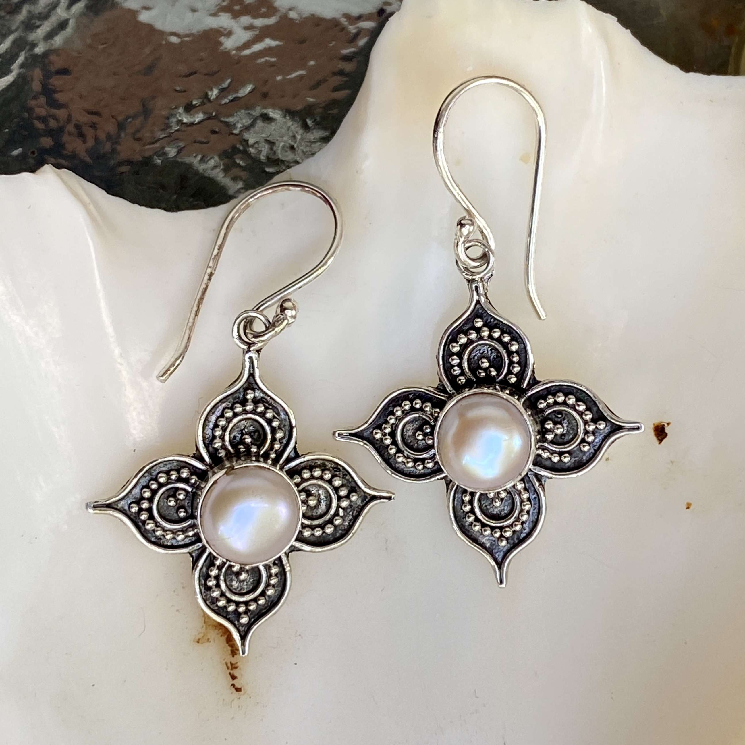 (HANDMADE 925 BALI STERLING SILVER EARRINGS WITH WHITE PEARL)